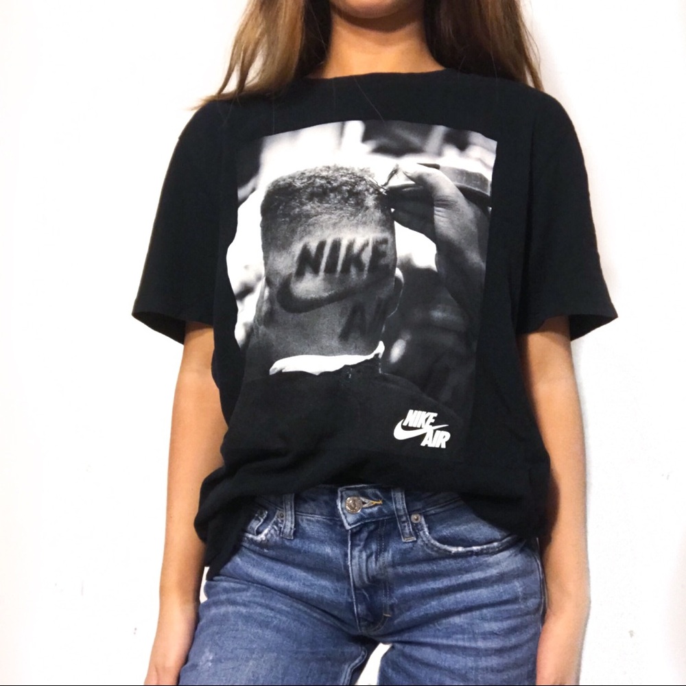 NWOT Nike black graphic T-shirt top tee